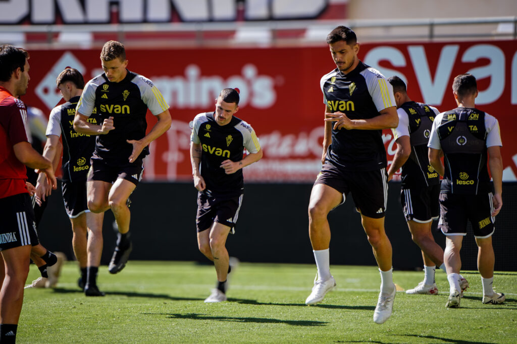 La primera plantilla prepara en el estadio el encuentro ante el Ceuta