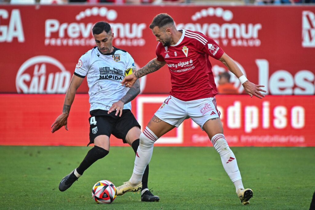 El Real Murcia no consigue la victoria y suma un punto ante el Mérida (1-1)