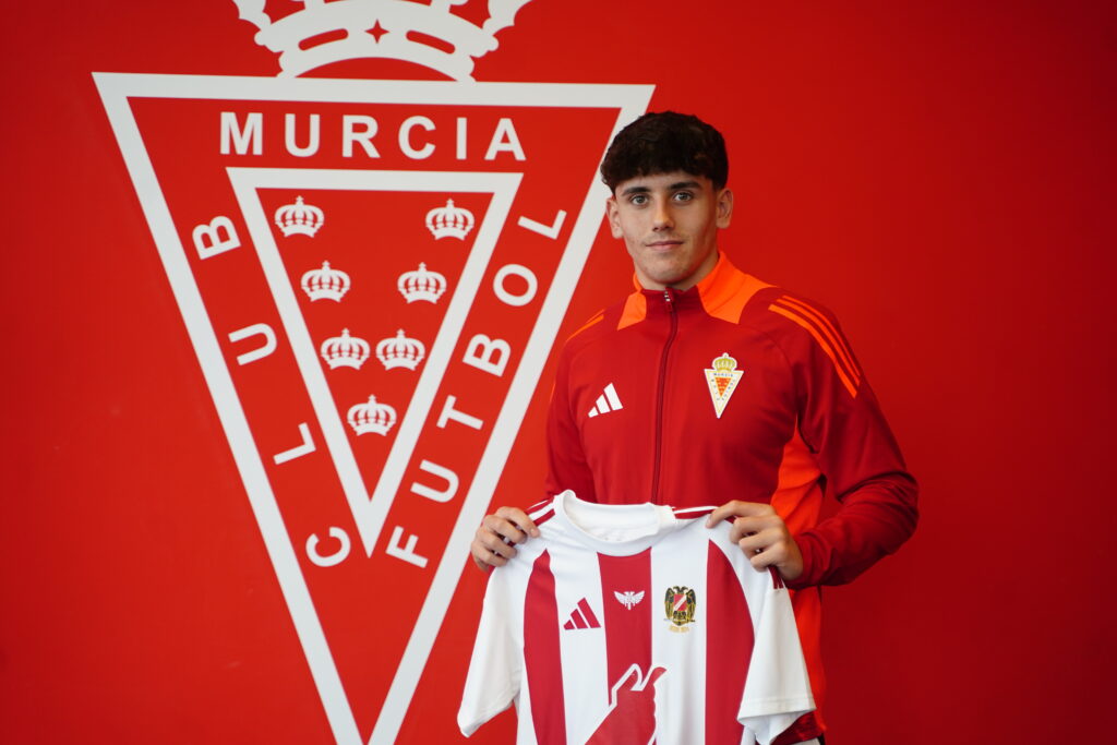 Raúl Martínez Serrador renueva su contrato y seguirá demostrando todo su compromiso y esfuerzo en el Real Murcia
