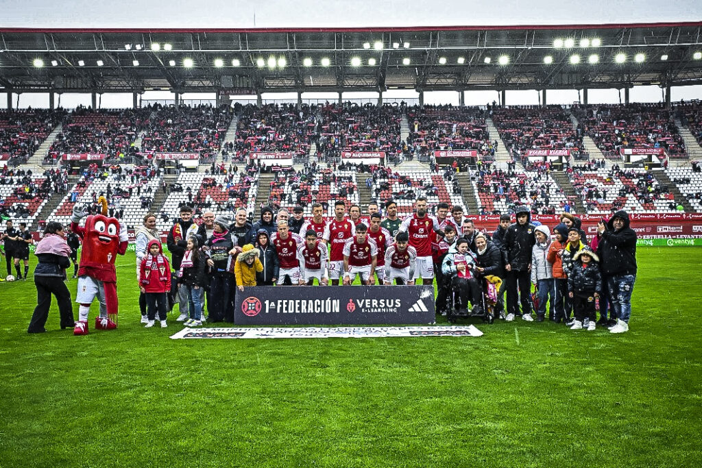 El Real Murcia y D’Genes se unen en la lucha por la visibilidad de las enfermedades raras