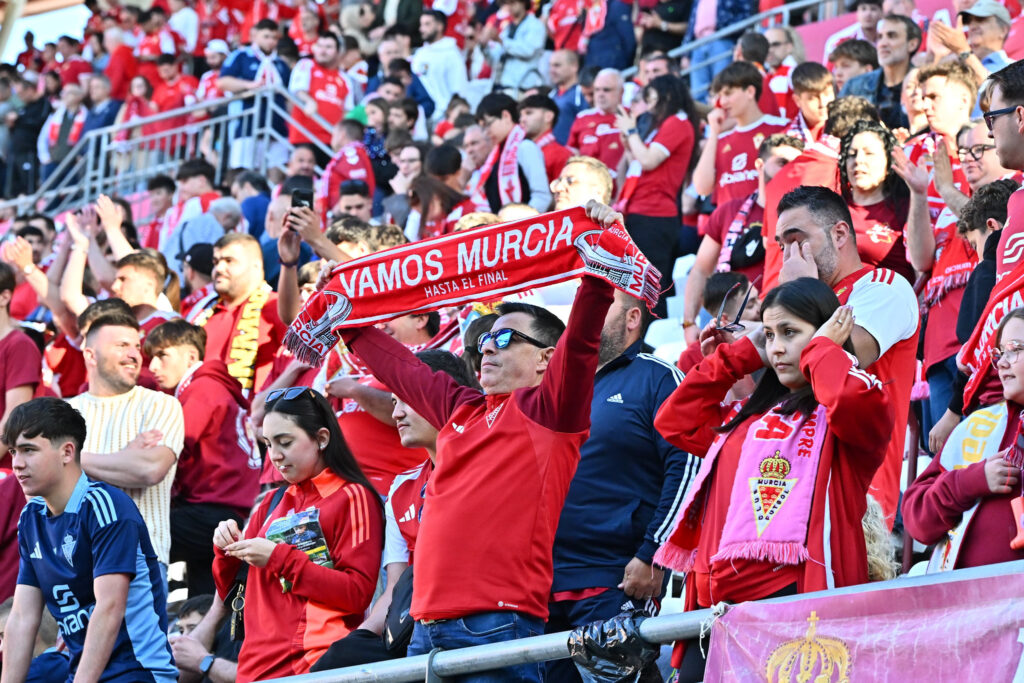 Más de 14.000 murcianistas disfrutaron de la victoria ante el Villarreal B
