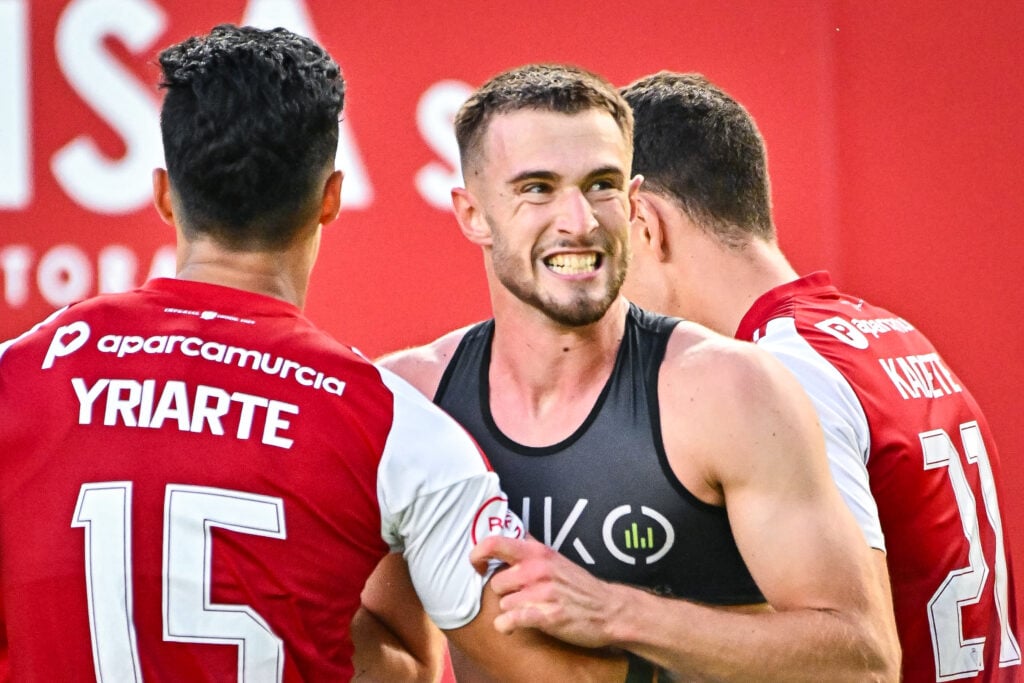 Flakus da la victoria al Real Murcia y se convierte en el máximo goleador del equipo