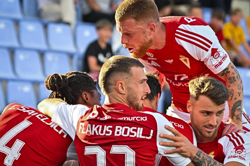 El Real Murcia logra una sufrida victoria en el Rico Pérez ante el Intercity (0-1)