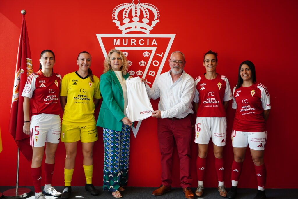 Horneo, junto al Real Murcia Femenino en esta temporada 2024/25