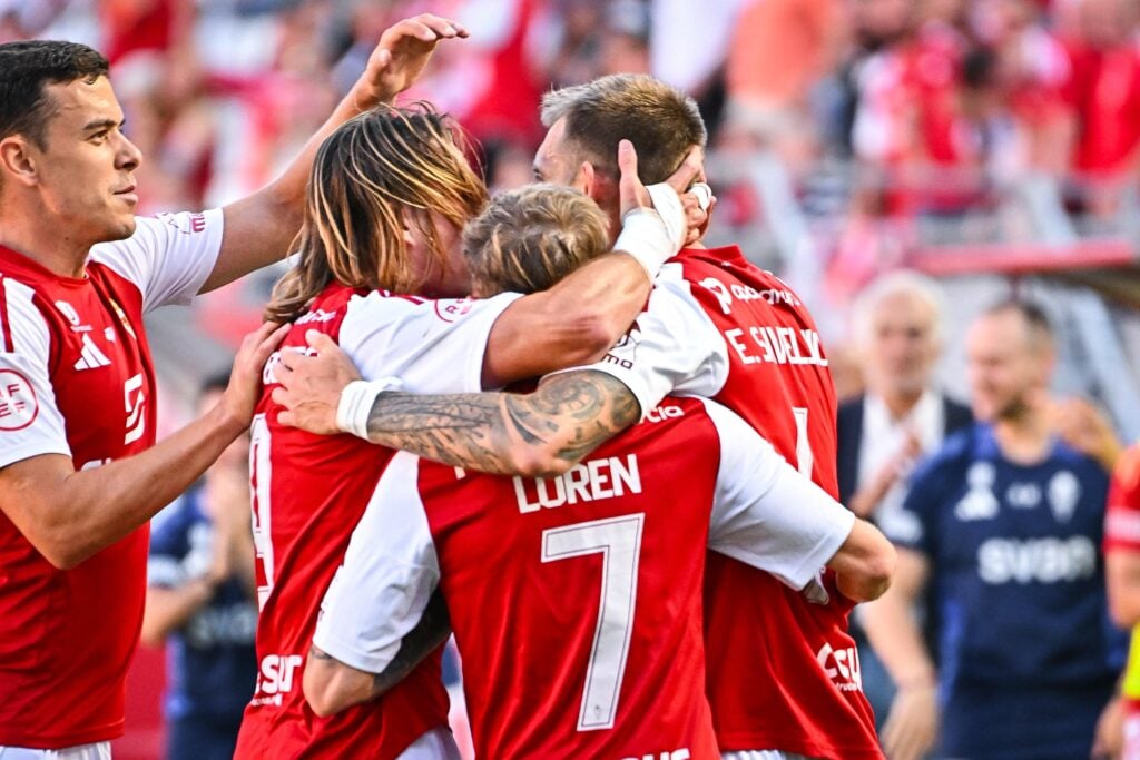 El Real Murcia termina la liga con victoria ante el Algeciras y mantiene el segundo puesto (2-1)