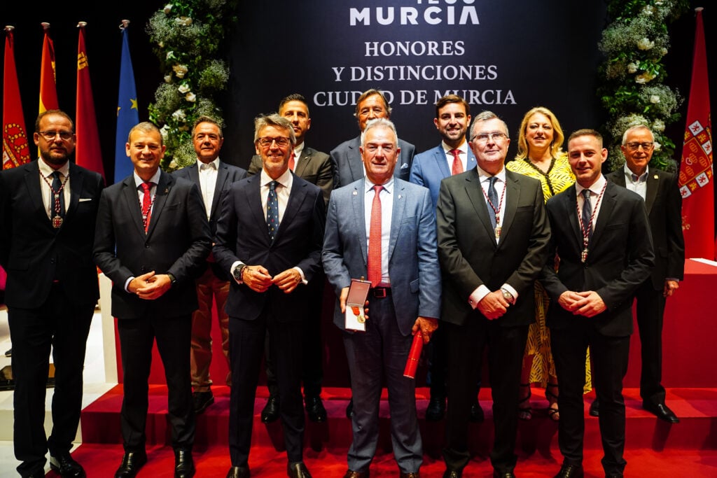 El Real Murcia Imperial recibe la Medalla de Oro en su año de centenario