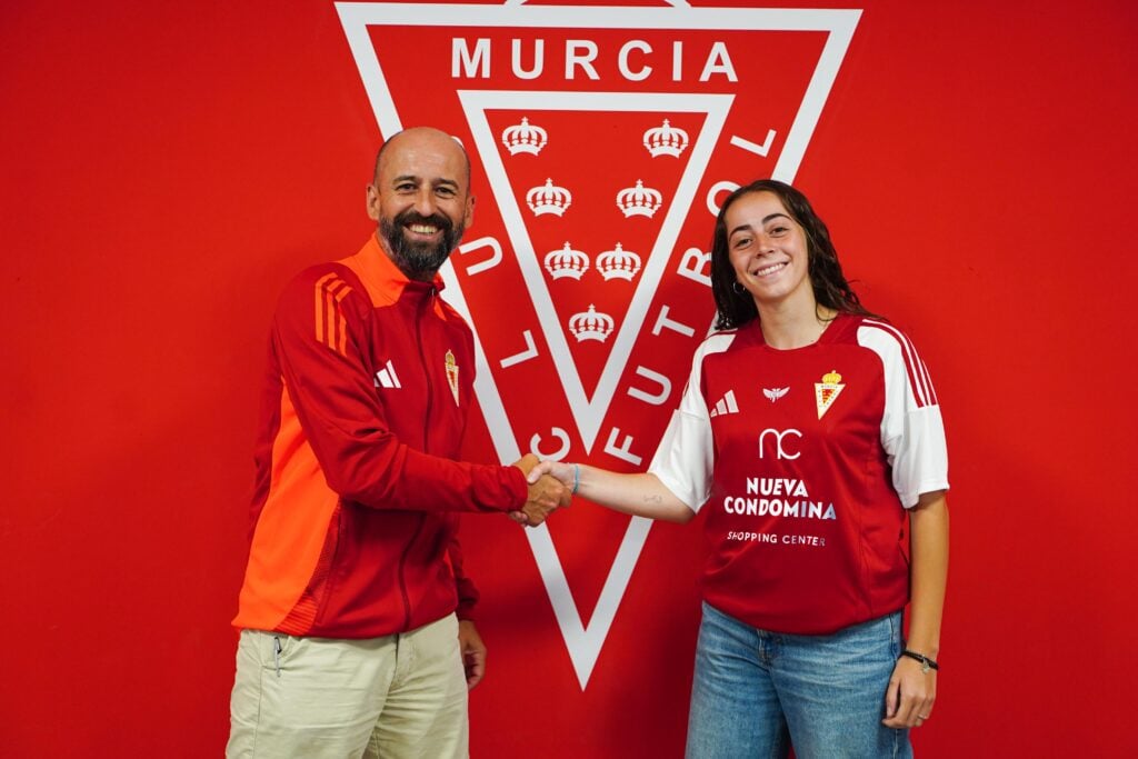 Ángela Cobos, pólvora para la delantera del Real Murcia Femenino 2025/2026