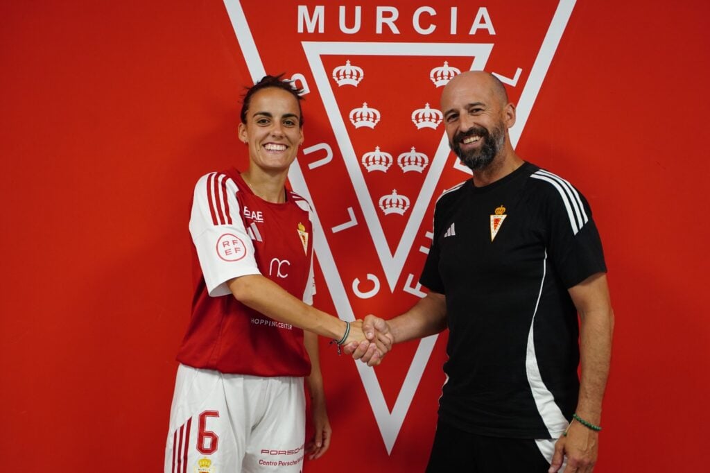 Ana Carrascosa y su magia infinita seguirán brillando en el Real Murcia Femenino un año más