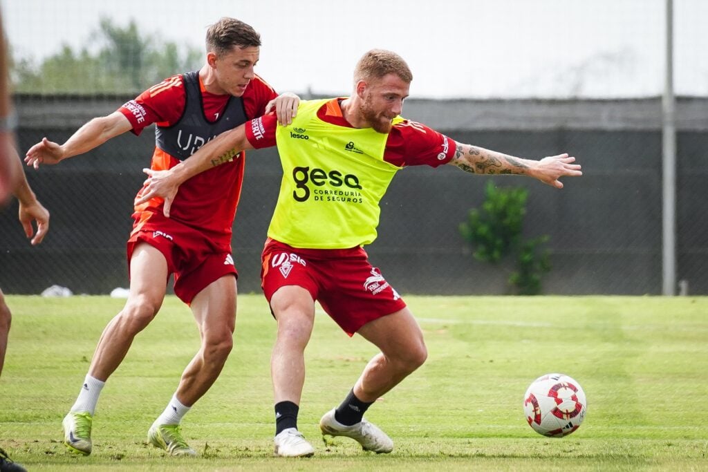 El equipo comienza a preparar en Pinatar Arena el Real Murcia-Nàstic