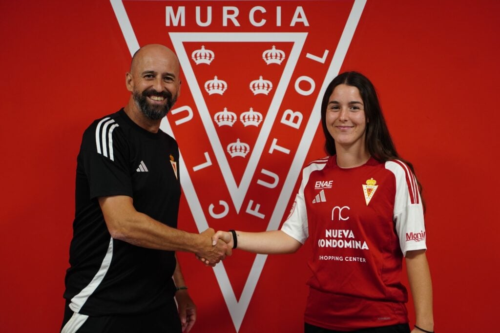 Elena Linzoain renueva y afrontará su cuarta temporada en el Real Murcia Femenino