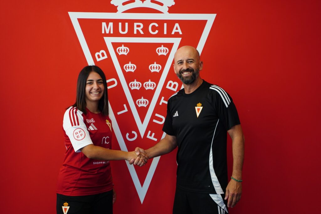 Lina Cutillas renueva y promociona al primer equipo del Real Murcia Femenino