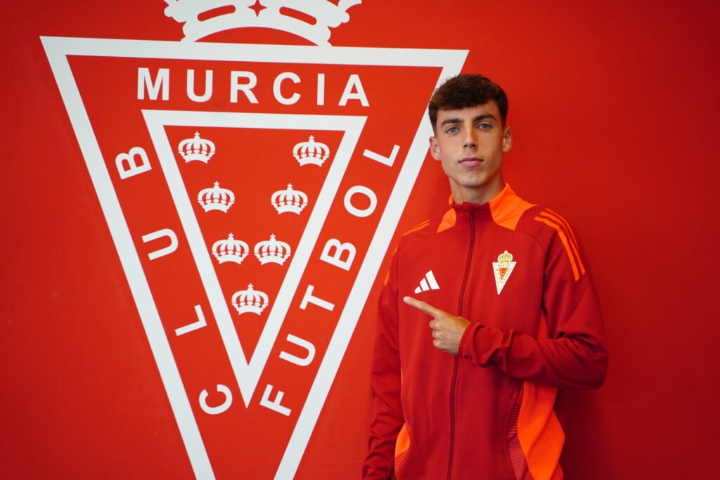 Javi Cárceles refuerza el centro del campo del Juvenil DH Promises con su trabajo y compromiso