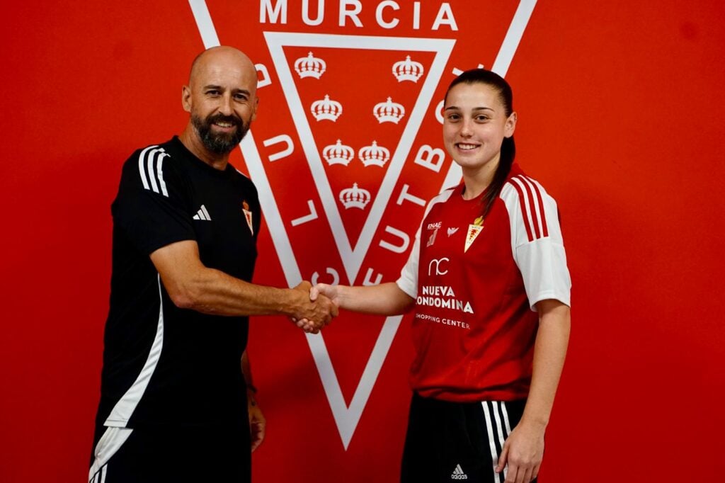 Tripi seguirá siendo uno de los cerrojos de la zaga del Real Murcia Femenino una temporada más
