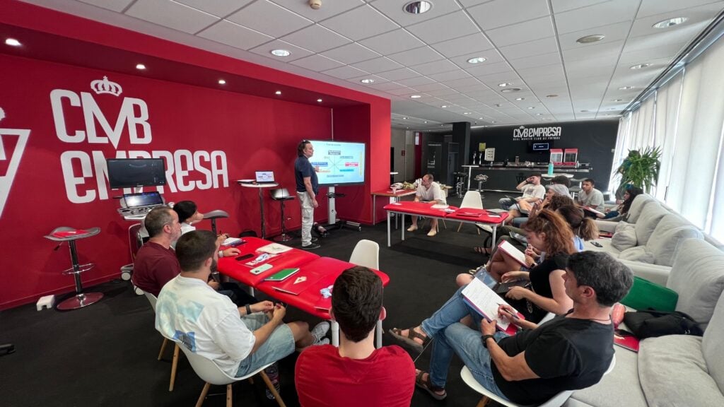 Fisioma Formación celebra en el estadio Enrique Roca de Murcia su curso más avanzado en fisioterapia