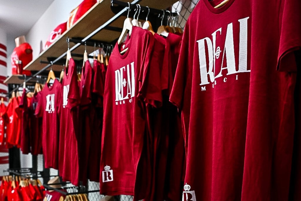 Gran reposición de camisetas de La Reconquista en la Tienda Oficial