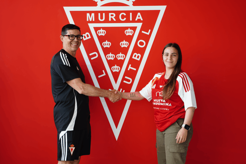 Marta Ponce, calidad y experiencia para el mediocentro del Real Murcia Femenino