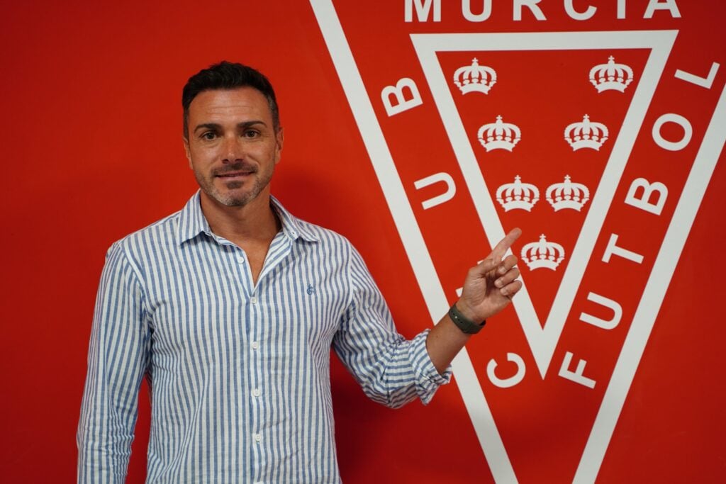 Adrián Colunga: “Estoy encantado de poder ayudar a que el club crezca y yo poder crecer junto a él”.