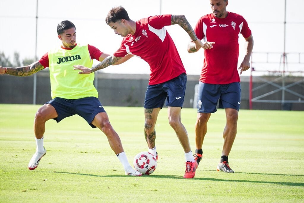 El Real Murcia completa su segundo entrenamiento de pretemporada en Pinatar Arena