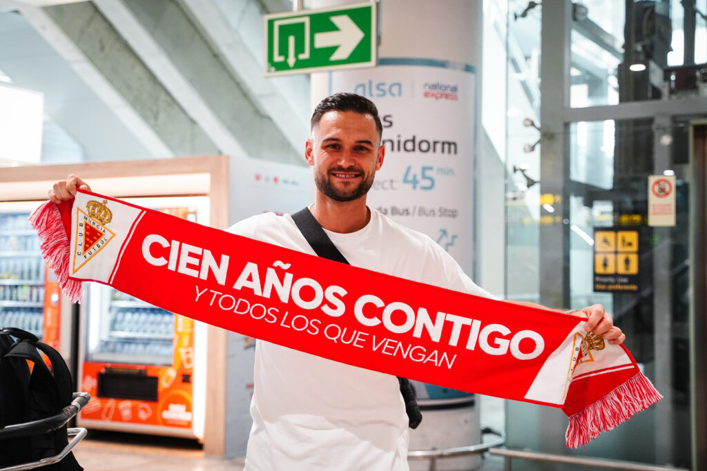 Álex Schalk ya está en Murcia y se incorpora a la disciplina grana