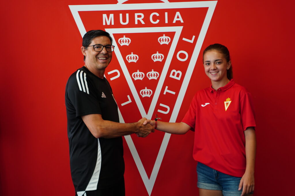 Martina Gómez, versatilidad y futuro para la defensa del Real Murcia Femenino 2025/26