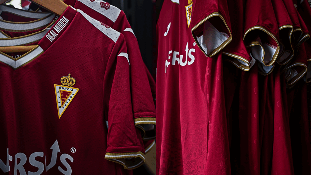 Ya a la venta la primera equipación 2025-2026