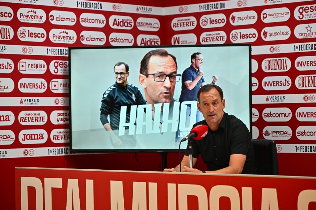 Joseba Etxeberria presentado como nuevo entrenador del Real Murcia C.F.