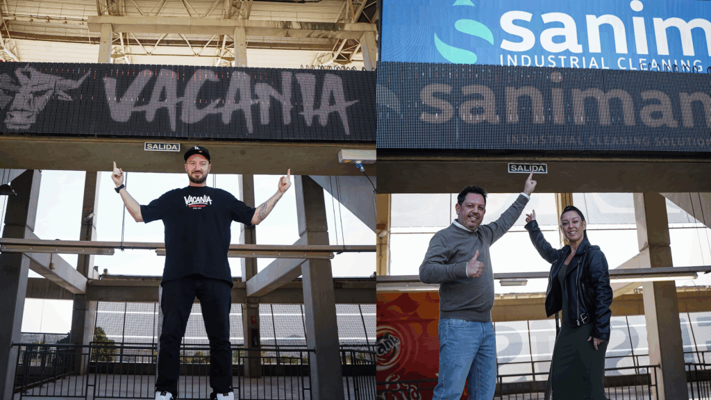 Las primeras empresas ya anuncian su marca en los nuevos vomitorios LED del estadio Enrique Roca de Murcia