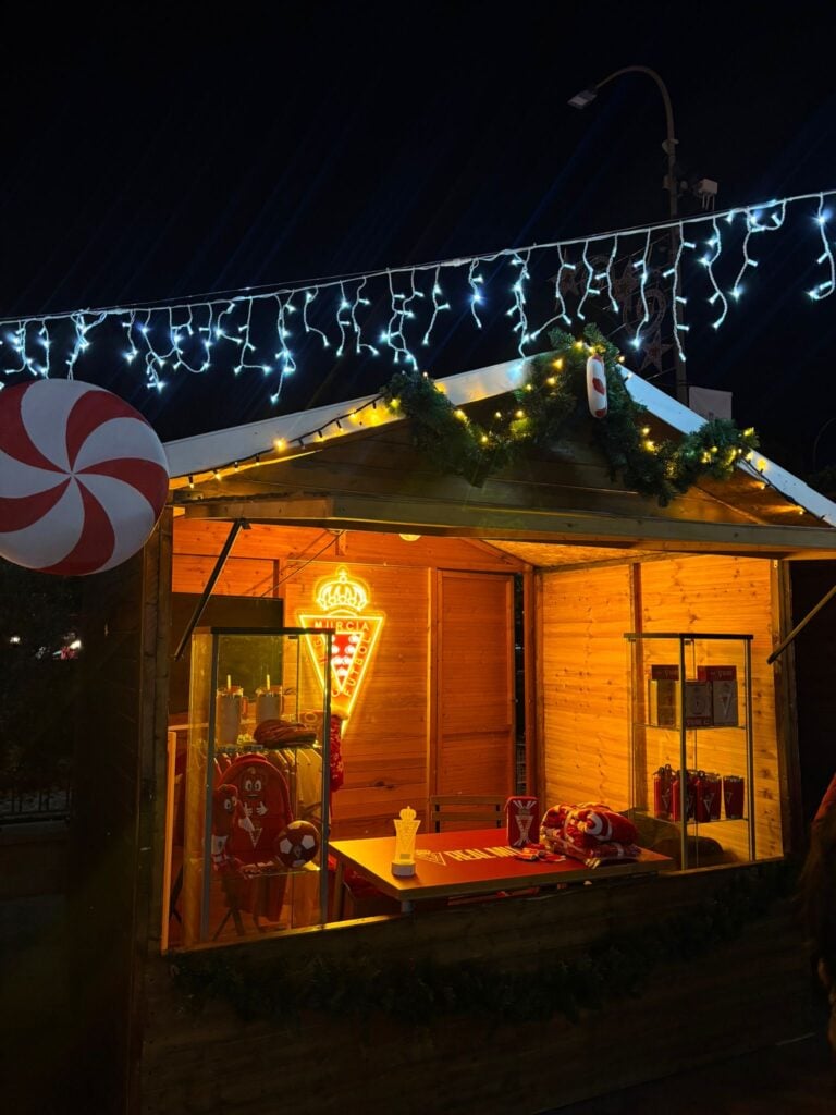 El Real Murcia ya está presente en el Mercadillo Navideño de La Glorieta