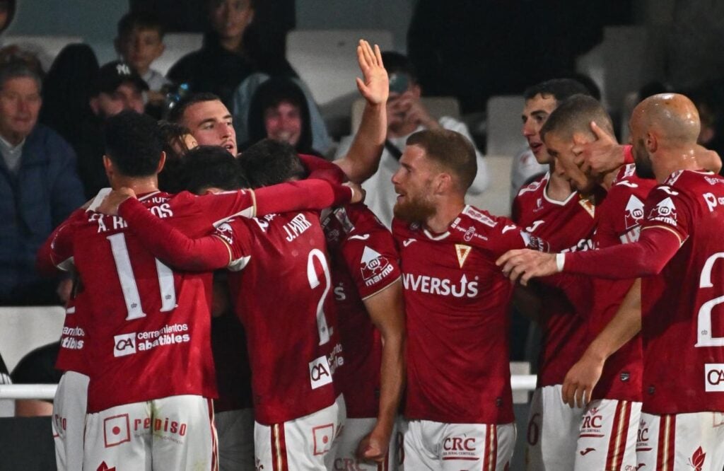 El Real Murcia se impone en el derbi ante el Cartagena con corazón, sufrimiento y fútbol (0-1)