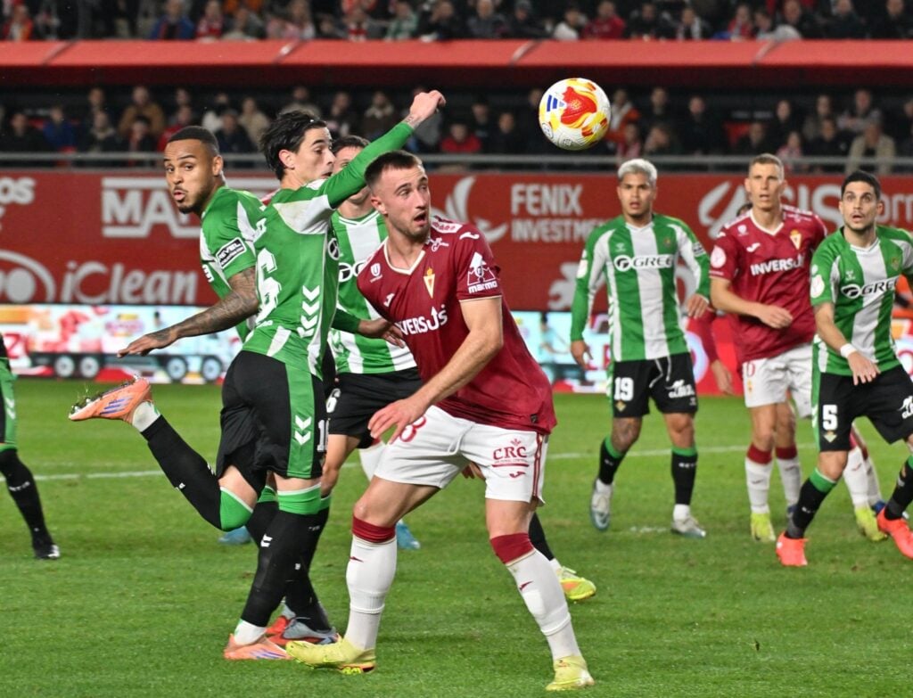 El Real Murcia pone punto y final a una buena Copa del Rey cayendo eliminado ante el Real Betis (0-2)
