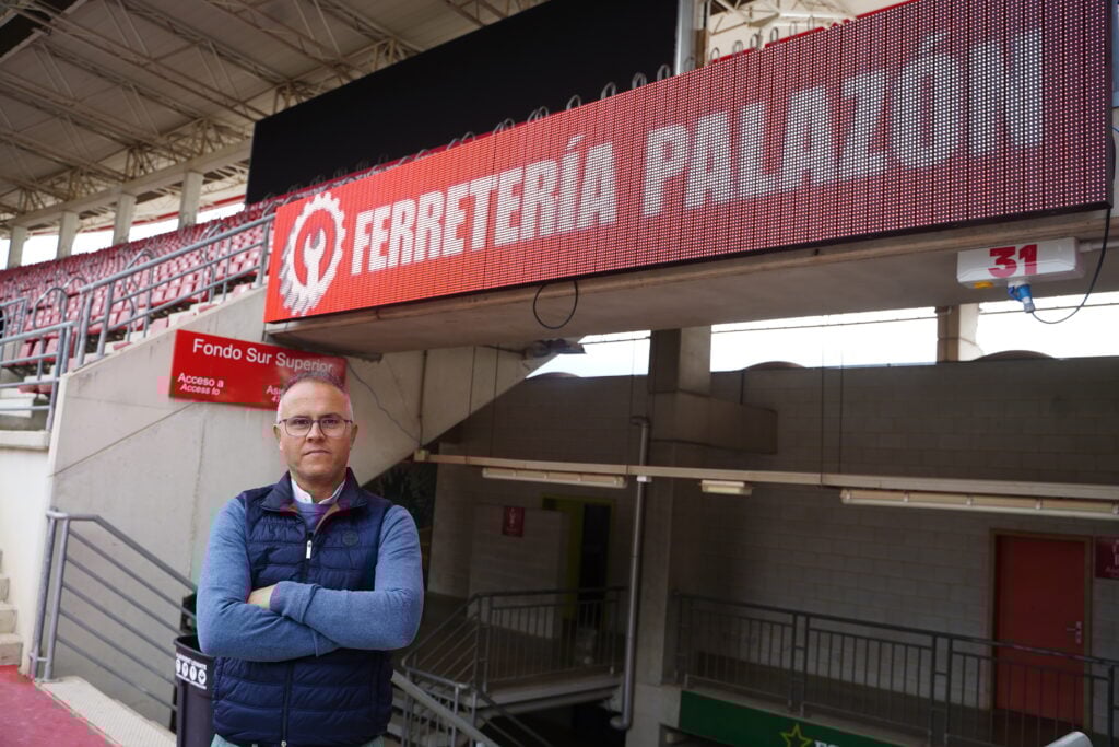 Ferretería Palazón se suma a los nuevos vomitorios LED del Estadio Enrique Roca de Murcia