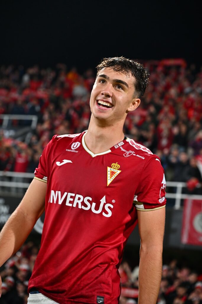 Héctor Pérez marca su primer gol oficial con la camiseta del Real Murcia