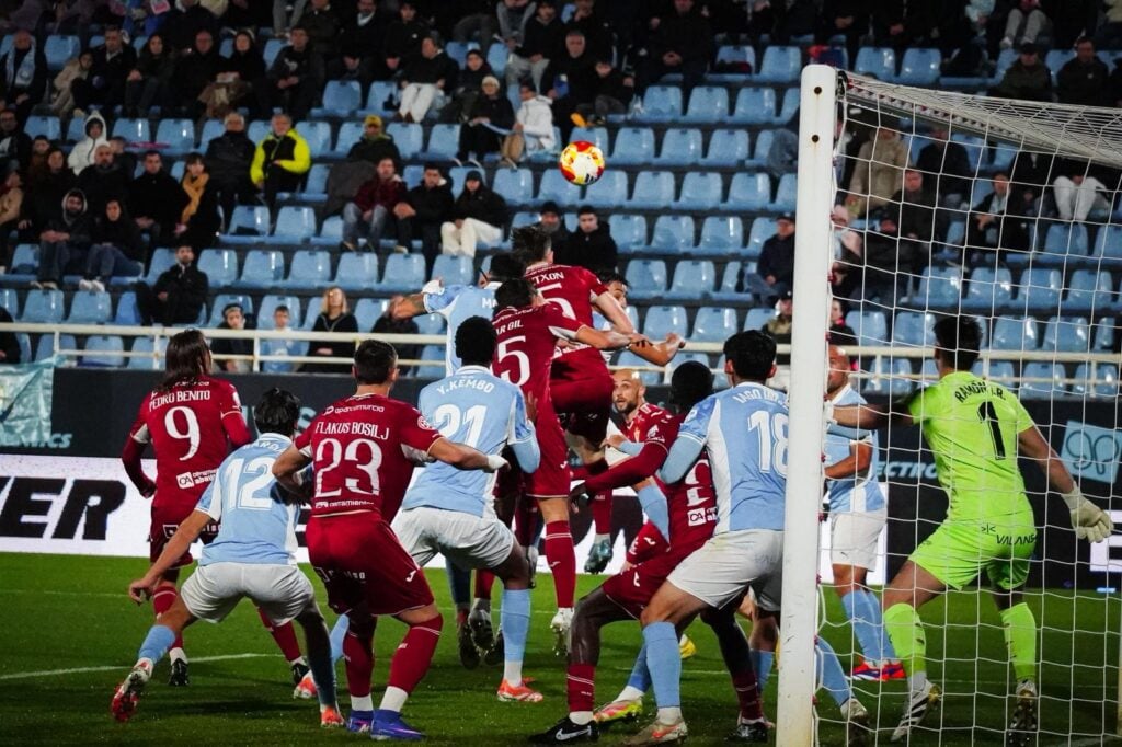 El Real Murcia no consigue aprovechar sus ocasiones y cae derrotado en Ibiza (2-0)