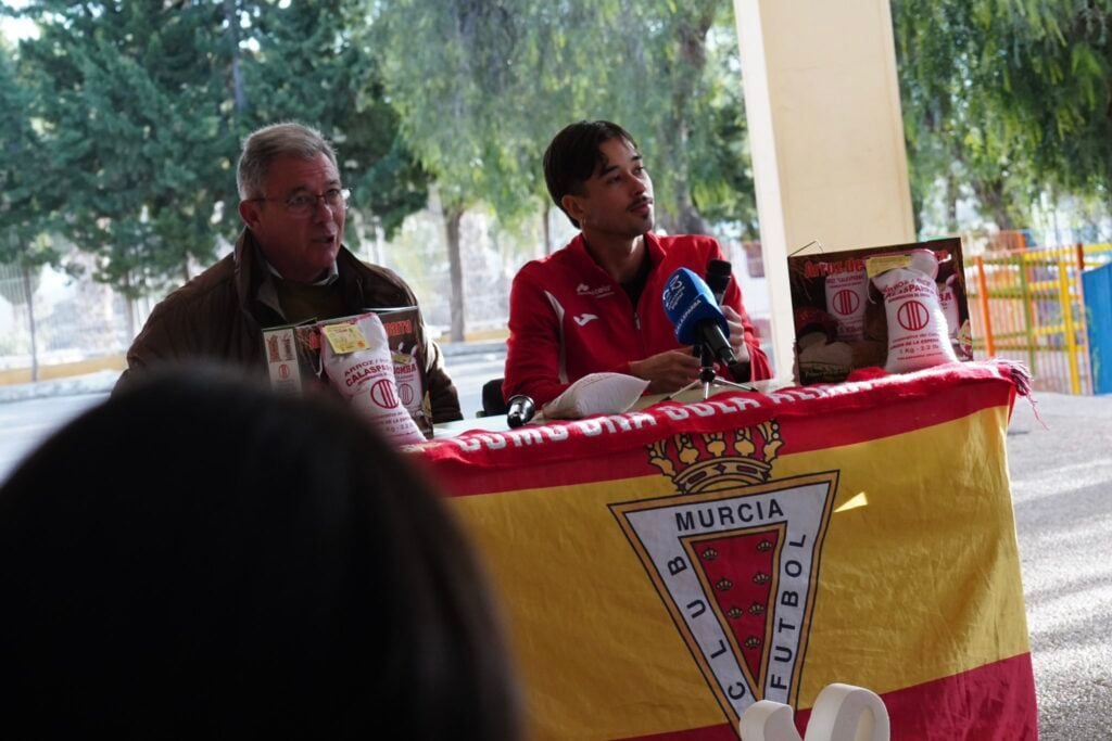 Joao Pedro Palmberg protagoniza una nueva jornada de Real Murcia Al Cole en Calasparra