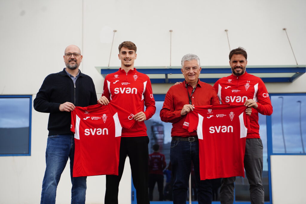 El Real Murcia visita las instalaciones de su patrocinador SVAN en Sagunto