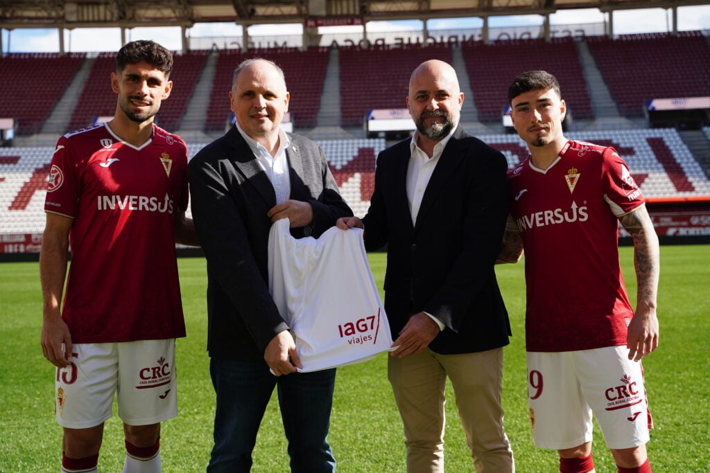 El Real Murcia da la bienvenida a IAG7Viajes como nuevo patrocinador del club