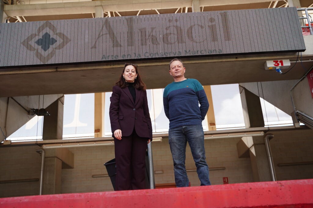 Alkäcil Conservas se suma a los nuevos vomitorios LED del Estadio Enrique Roca de Murcia