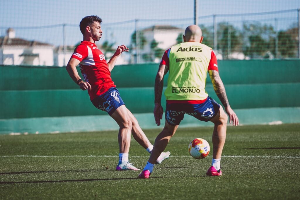 El Real Murcia prepara el derbi ante el Cartagena en La Torre Golf