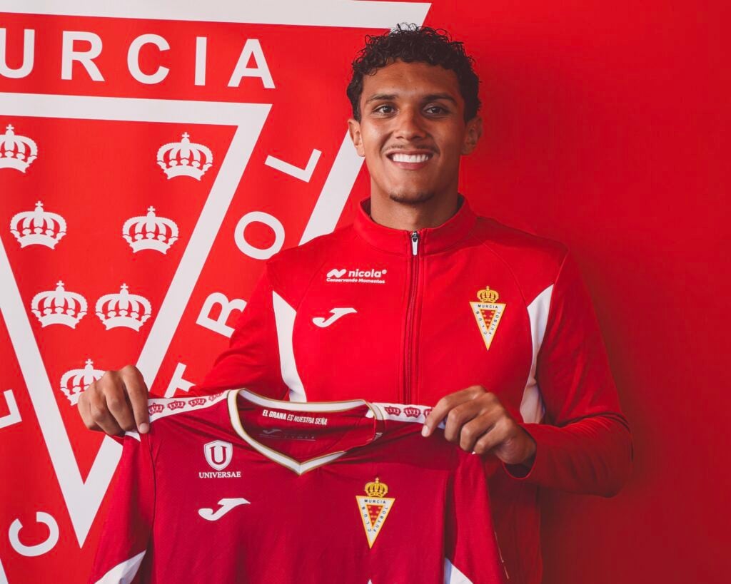 Joao Costa ya posa de grana en su nueva casa