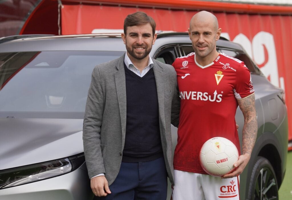 Jon García, presentado como nuevo jugador pimentonero