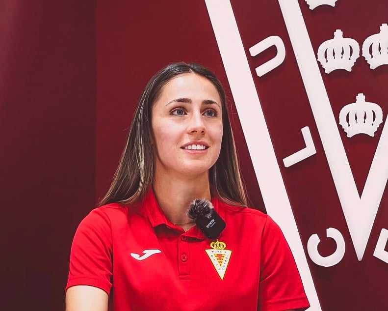Laura Mazón, capitana del Real Murcia Femenino tras el ascenso a Segunda RFEF: «Hemos trabajado cada día con este objetivo en mente»