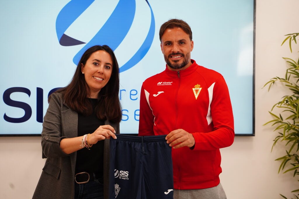 El Real Murcia visita las instalaciones de SIS Correduría de Seguros, patrocinador oficial del club
