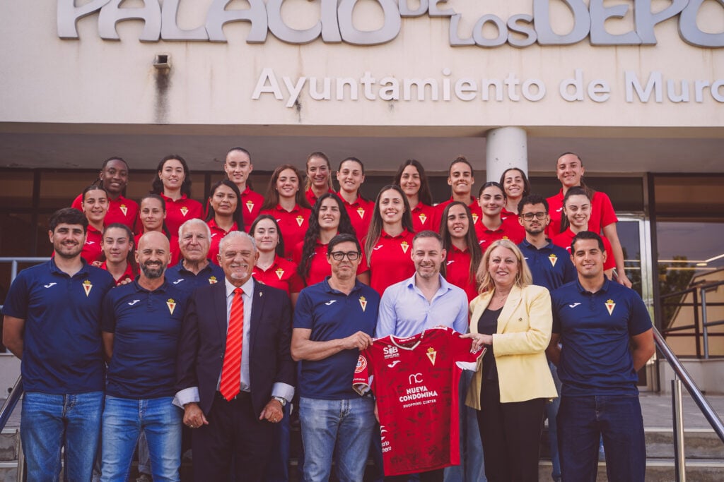 El Real Murcia Femenino es recibido en el Ayuntamiento de Murcia tras el ascenso a Segunda RFEF