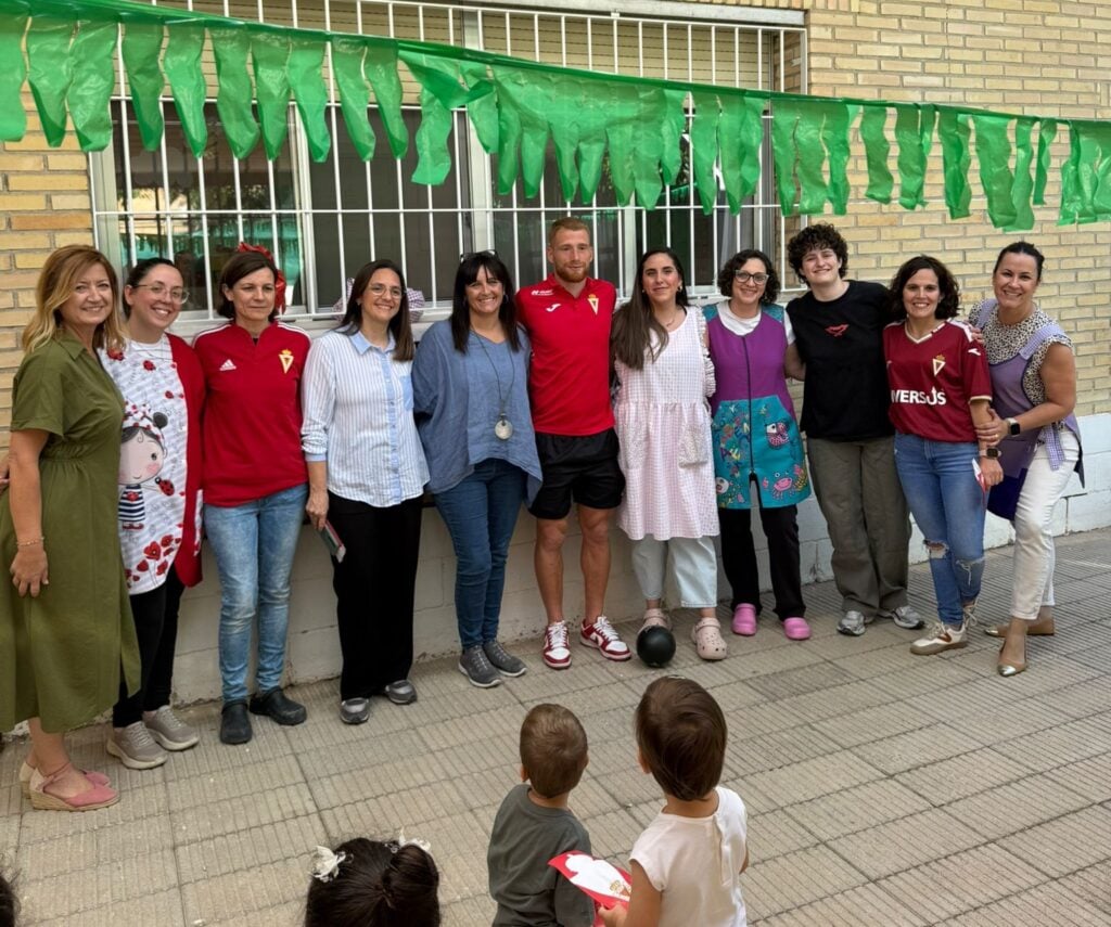 David Vicente comparte una mañana inolvidable con el alumnado de la Escuela Infantil en Los Rosales en Real Murcia Al Cole