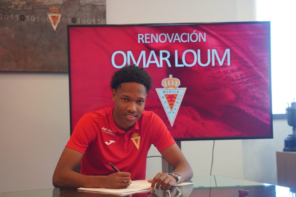 Omar Loum seguirá jugando de grana en el centro del campo del Juvenil DH Real Murcia 26/27