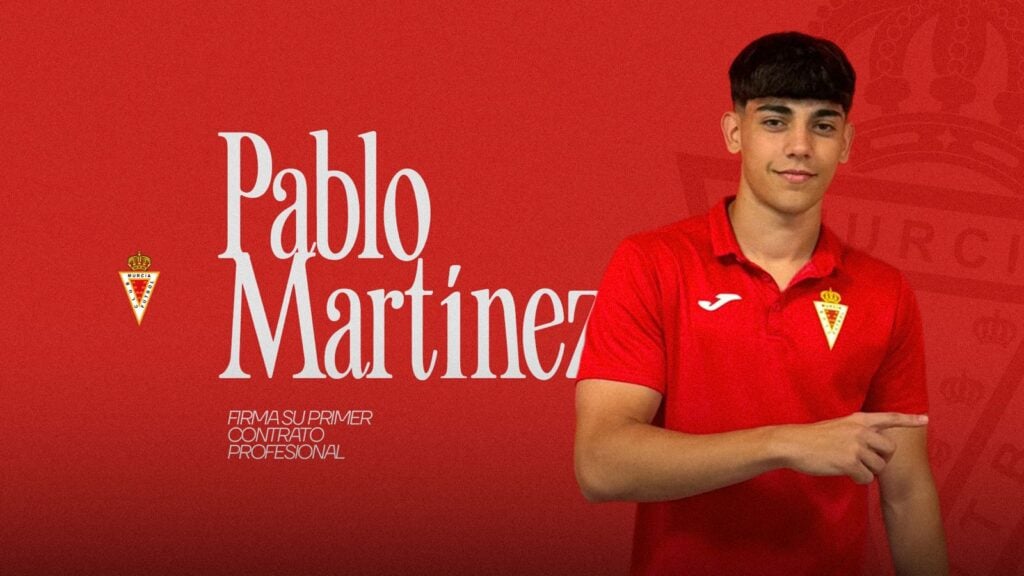 Pablo Martínez firma su primer contrato profesional