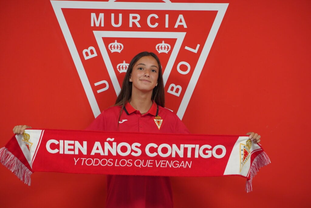 Celia Sánchez continuará defendiendo la camiseta del Real Murcia Femenino