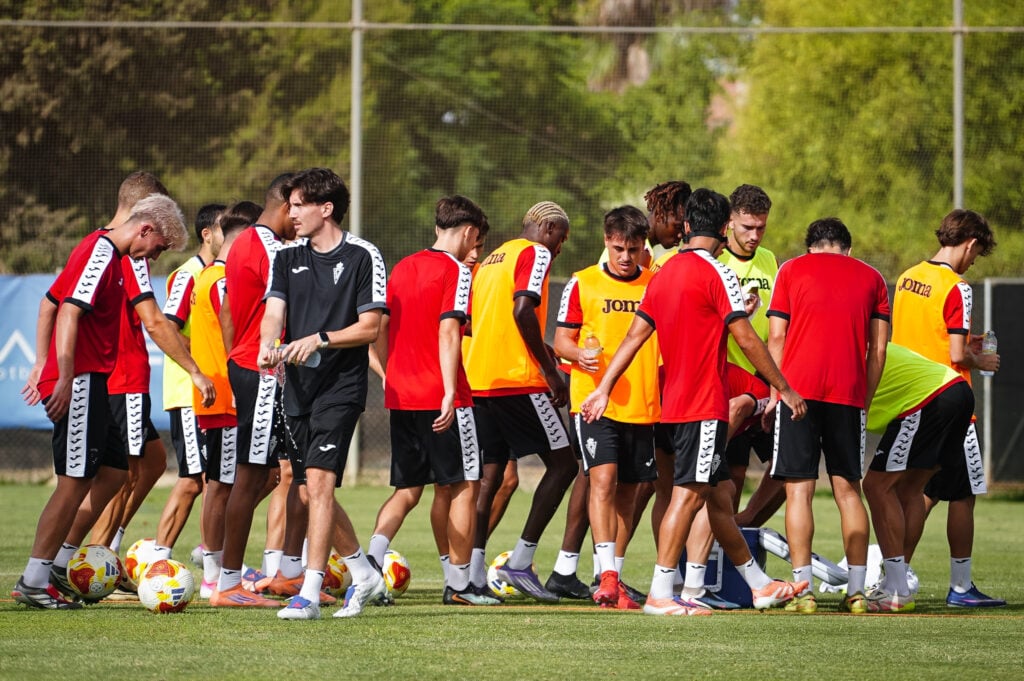 El Real Murcia continúa sumando trabajo en Pinatar Arena