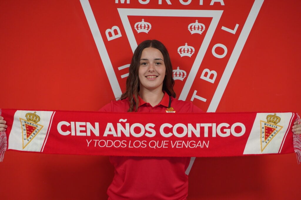 Rocío Hernández renueva y seguirá creciendo en el Real Murcia Femenino