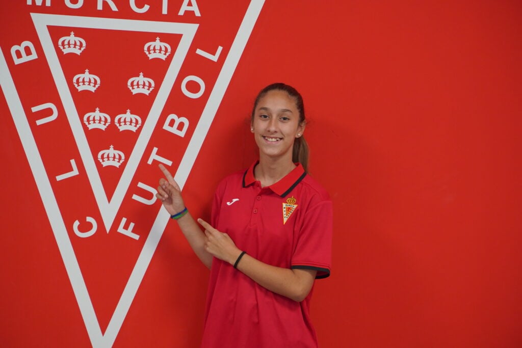 Thalía Alcalde renueva y continuará creciendo en el Real Murcia Femenino